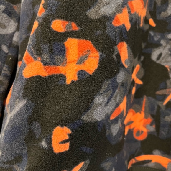 North Face Pull over 1/4 zip. - Picture 2 of 4